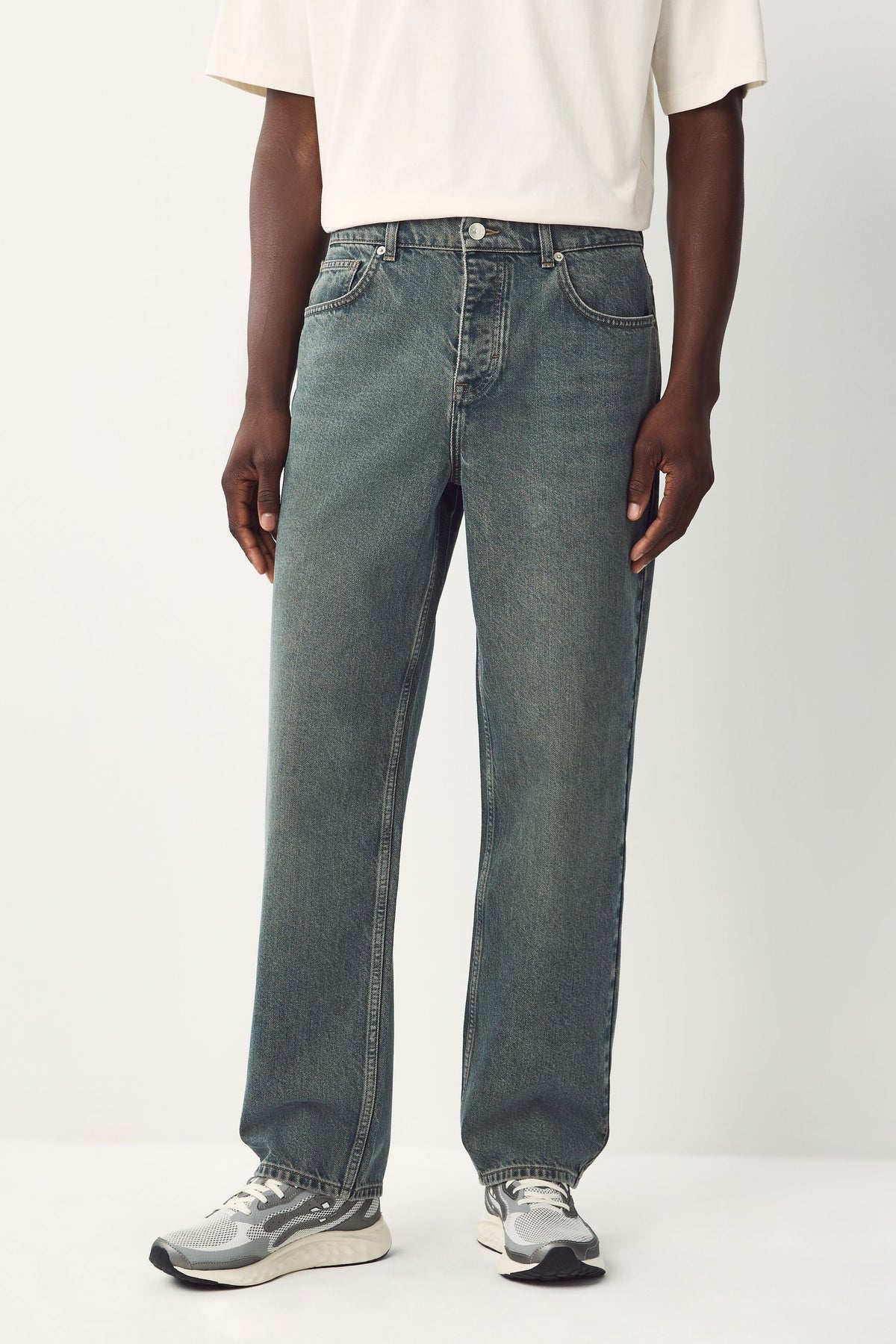 Blue Dark Tint Relaxed Fit Vintage Wash Denim Jeans